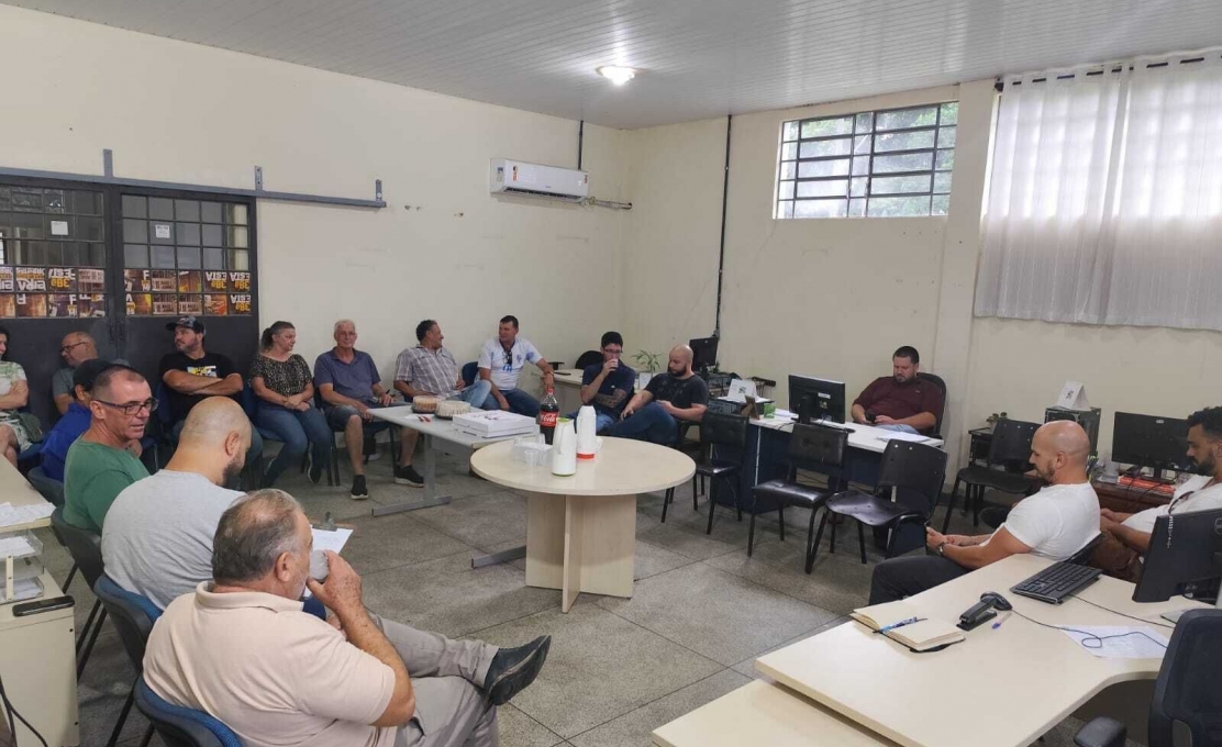 Secretaria Municipal de Agricultura Reuniu 18 Meliponicultores E Apicultores Para A F...