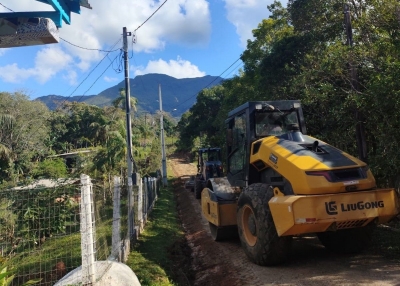 Secretaria de Infraestrutura e Obras Públicas realiza manutenção nas estradas da Olaria e Brejumirim