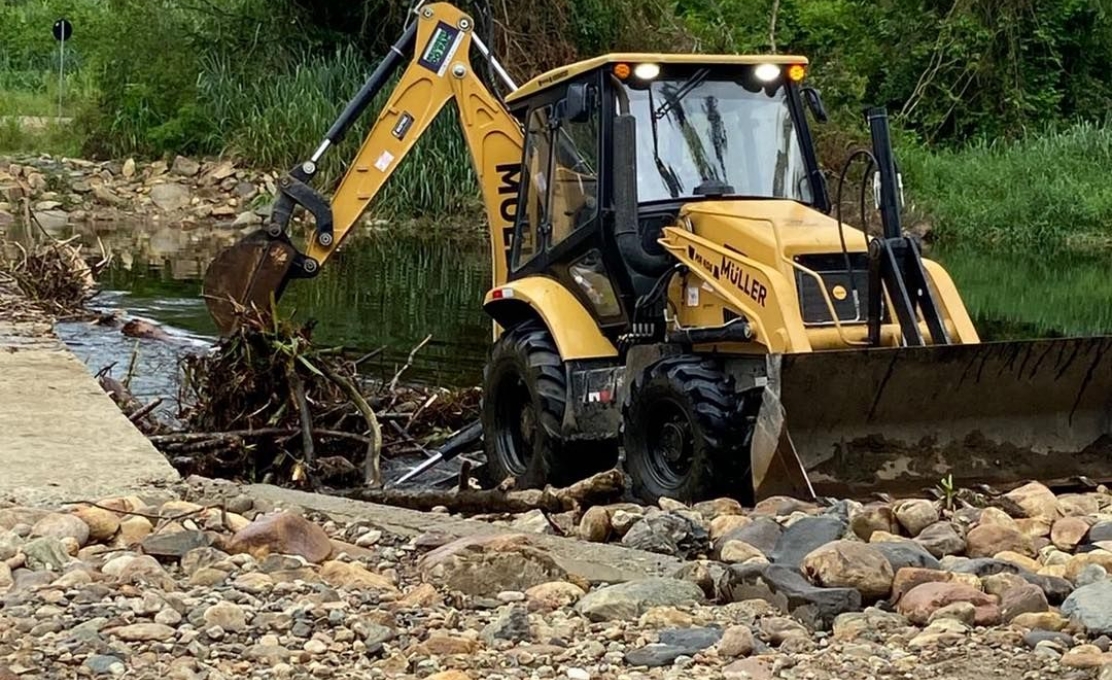 Secretaria de Infraestrutura Realiza Manutenção da Ponte Molhada