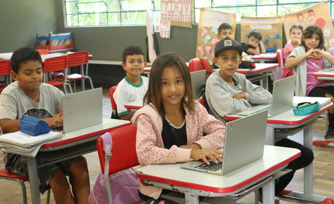 Morretes avança na educação com entrega de chromebooks para alunos da rede municipal