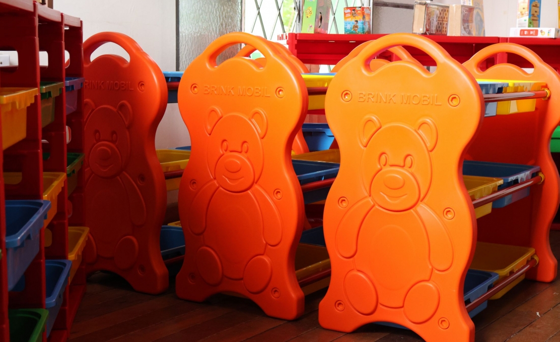 Secretaria de Educação realiza entrega de brinquedos pedagógicos na Escola Municipal Dr. Luiz Fernando de Freitas e im