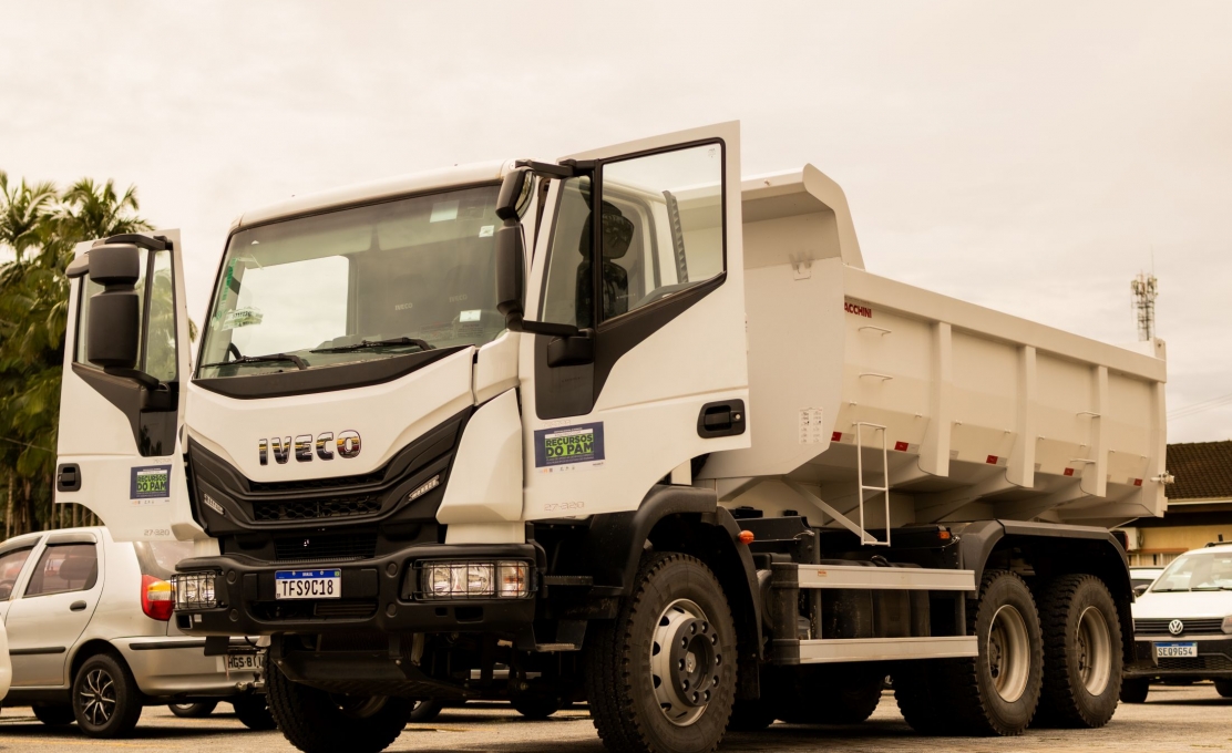 Morretes recebe novo caminhão zero quilômetro para reforçar a frota municipal