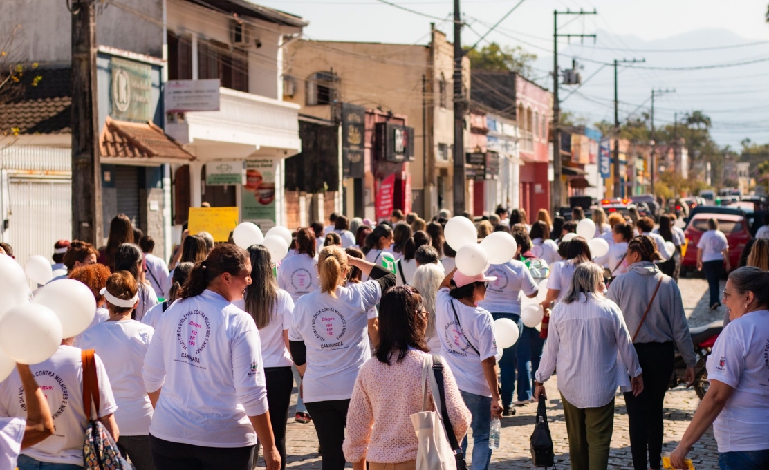 Caminhada do Meio-Dia mobiliza Morretes pelo fim da violência contra as mulheres