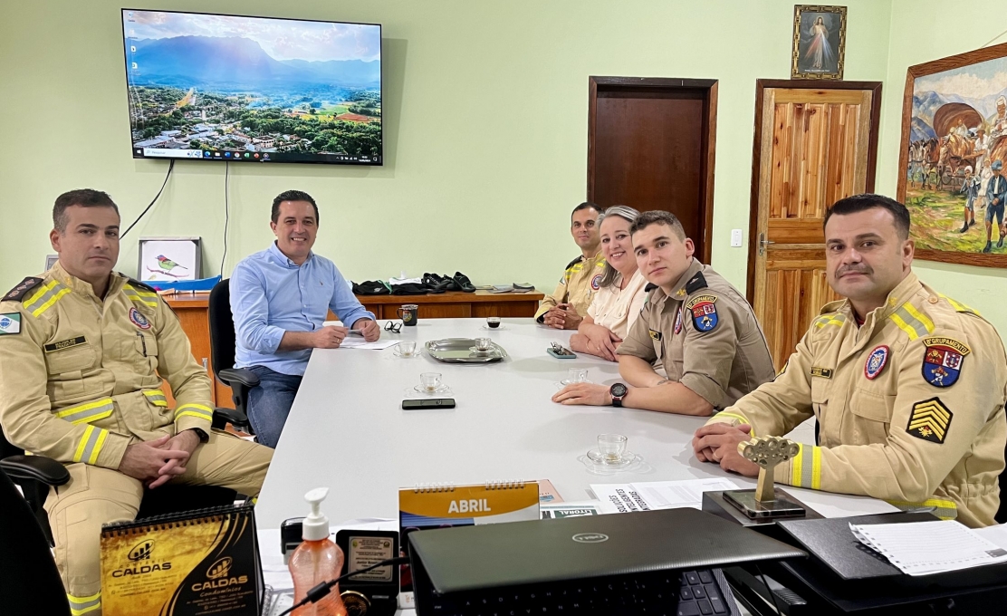 Reunião de Alinhamento Com O Comando dos Bombeiros Para Ações Emergenciais