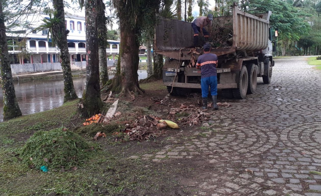 Prefeitura Realiza Ação de Limpeza Pública No Centro de Morretes