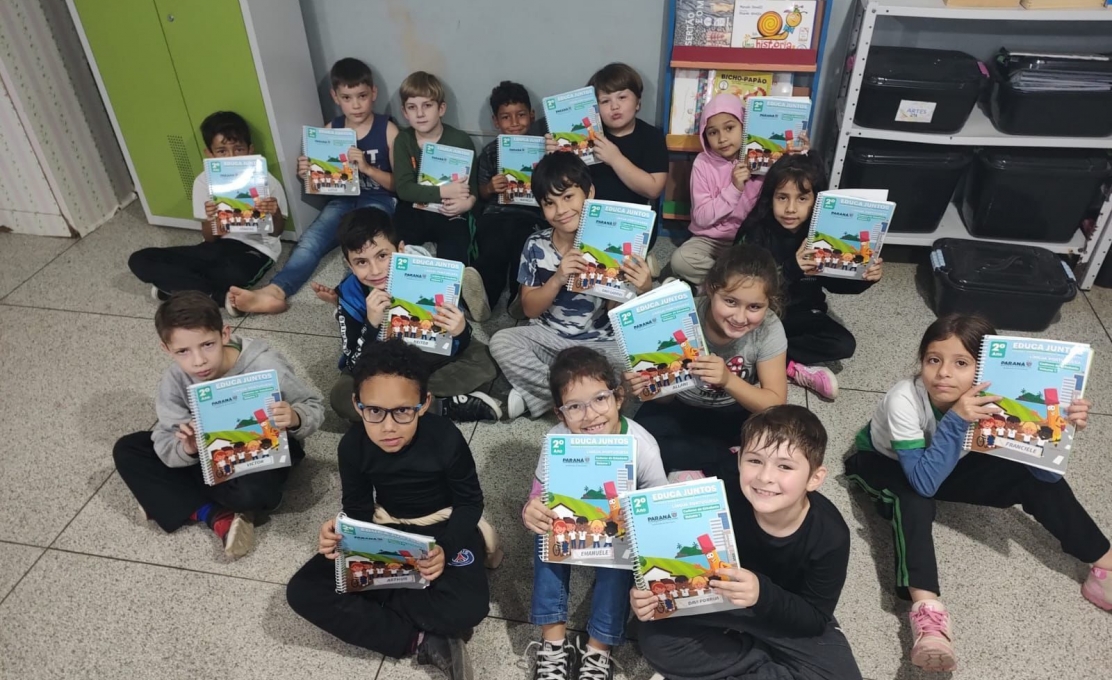 Escolas Municipais de Morretes Recebem Novos Livros Didáticos Por Meio do Programa E...
