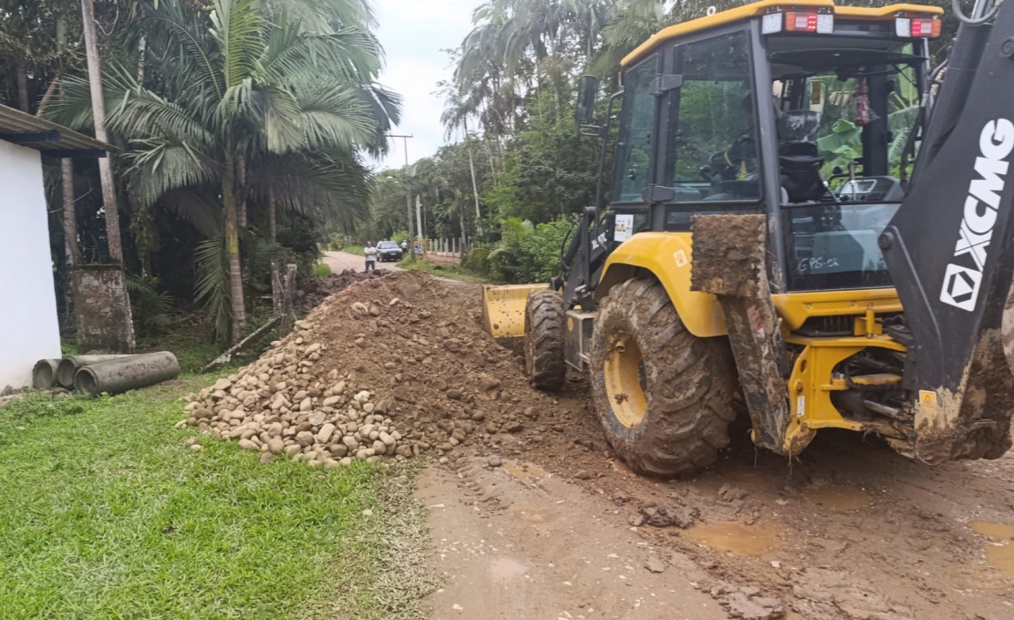 Prefeitura de Morretes realiza construção de bueiro no bairro Barreiros