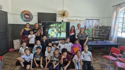 Oficina “A Tradição da Rabeca Caiçara” valoriza cultura tradicional na Escola Miguel Schleder