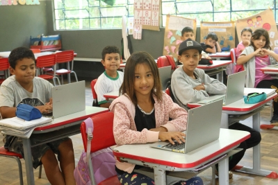 Morretes avança na educação com entrega de chromebooks para alunos da rede municipal
