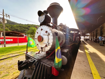 Passeio Educativo com o Trem Caiçara encanta alunos de Morretes