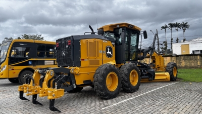 Nova motoniveladora chega a Morretes e reforça a frota municipal