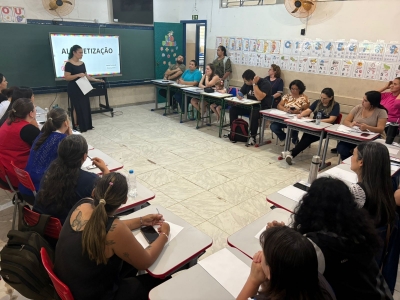 Escolas municipais e CMEIs de Morretes realizam encontro de estudo e planejamento do Projeto Avança Morretes