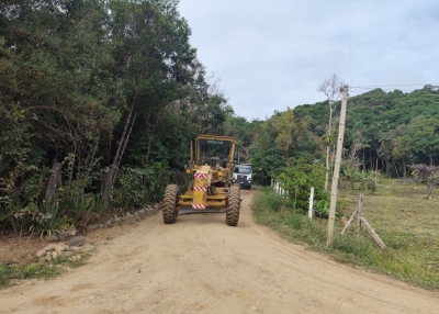 Secretaria de Infraestrutura e Obras realiza manutenção em estradas rurais e municipais de Morretes