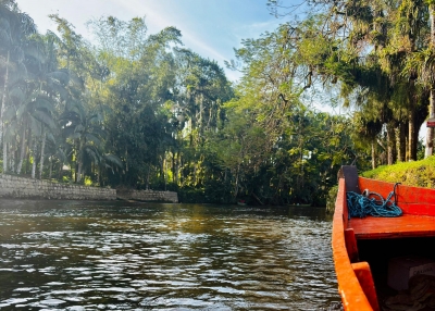 Passeios de barco no Nhundiaquara encantam turistas